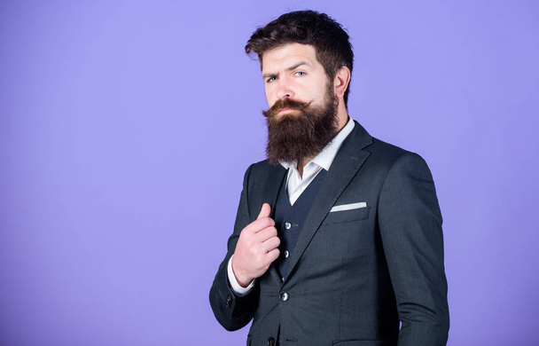 Businessman fashionable outfit stand violet background. Man bearded hipster wear classic suit outfit. Formal outfit. Elegancy and male style. Fashion concept. Guy wear formal outfit. Impeccable style - Foto, Bild