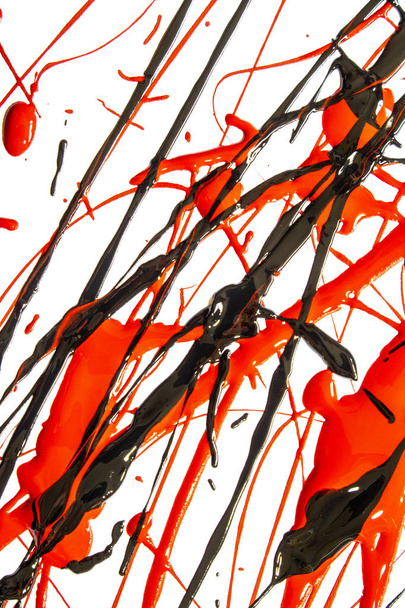 Vermelho e preto acrílico pintura Splats no fundo branco
 - Foto, Imagem