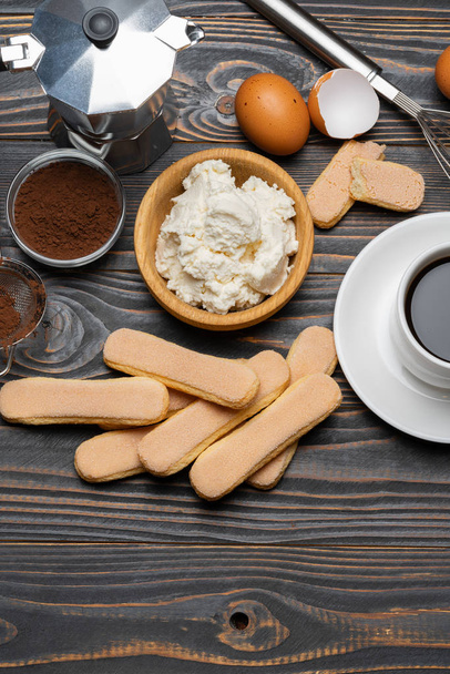 Ingredients for cooking tiramisu - Savoiardi biscuit cookies, mascarpone, cream, sugar, cocoa, coffee and egg - Φωτογραφία, εικόνα