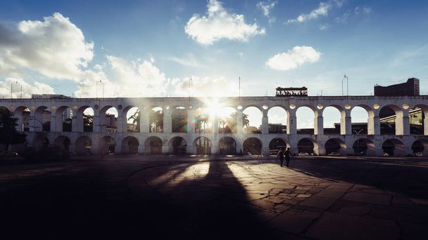 Carioca Aqueduct, tunnetaan myös nimellä Arcos da Lapa Rio de Janeiron historiallisessa keskustassa, Brasiliassa
 - Valokuva, kuva