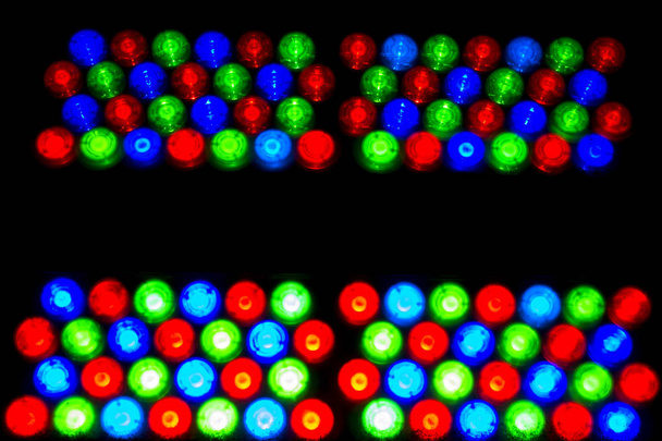 LED světla. Multi-barevné žárovky pro osvětlení. Textury barevných žárovek ve tmě. - Fotografie, Obrázek