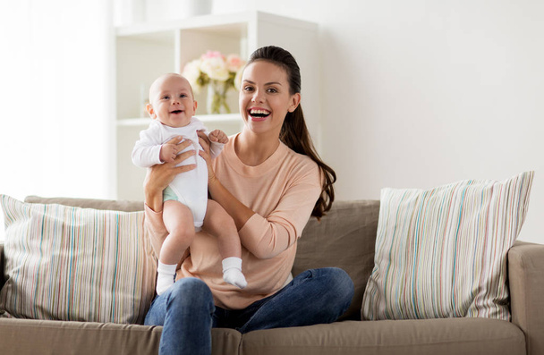 happy mother with little baby boy at home - Foto, Bild
