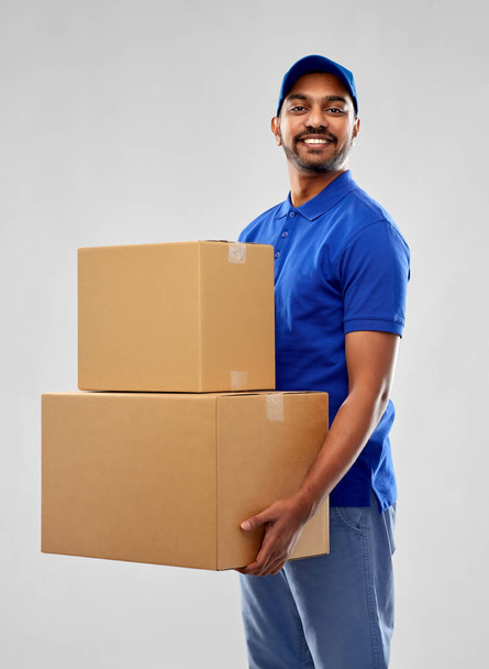 happy indian delivery man with parcel boxes - Fotoğraf, Görsel