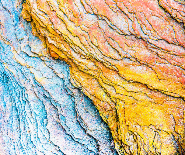 Kleurrijke sedimentair gesteente gevormd door de accumulatie van sedime - Foto, afbeelding