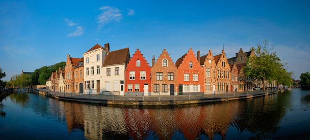 Canal y casas antiguas. Brujas Brujas, Bélgica - Foto, Imagen