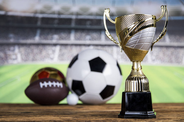 Перемога на премії та концепція чемпіонату, кубок трофею на спортивному фоні
 - Фото, зображення