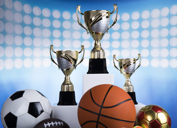 Podium pour récompenses sportives, équipements et balles - Photo, image