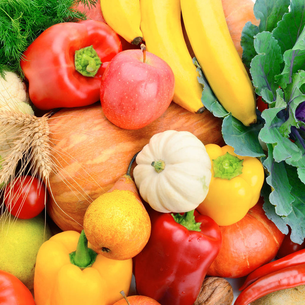 Un conjunto de verduras y frutas frescas. Hermoso fondo brillante
 - Foto, imagen