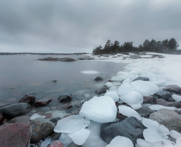 Spring ice floes on the shore of lake Ladoga. Karelia. Russia - Foto, Imagen