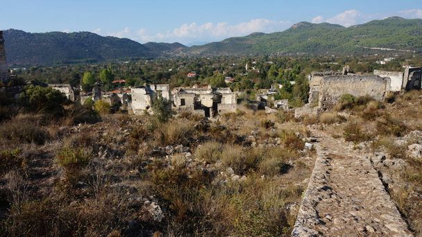 Lege huizen in Kayakoy Ghost Town, Turkije - Foto, afbeelding