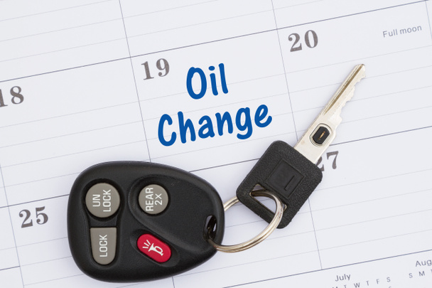 Programe un cambio de aceite con calendario mensual con llaves del coche
 - Foto, Imagen
