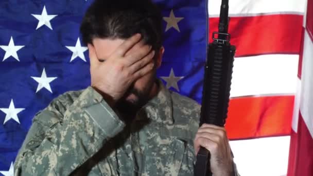 Amerikkalainen veteraani PTSD
 - Materiaali, video