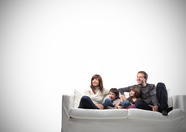 Familia en el sofá
 - Foto, Imagen