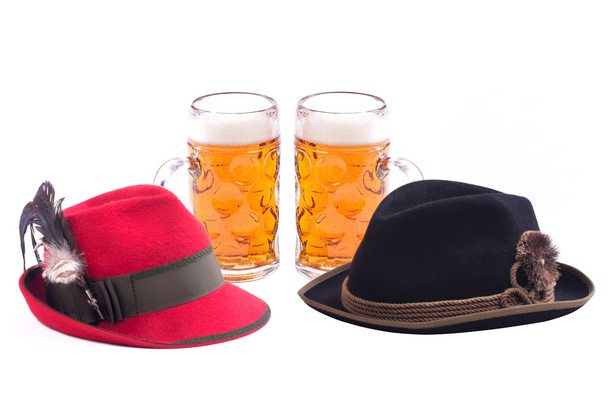 німецький Баварське пиво з традиційними капелюхи - Фото, зображення