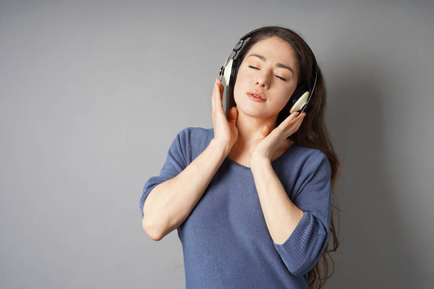 young woman listening to music with headphones - Photo, Image