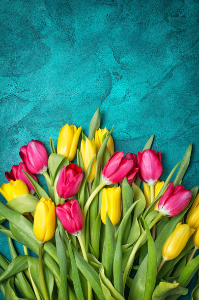 Beautiful fresh yellow and pink tulips bouquet - Фото, зображення