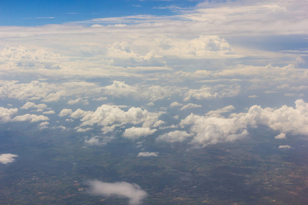 Kék ég, a felhők a airplan - Fotó, kép