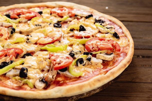 Ruokahalua pizza puinen tausta
 - Valokuva, kuva