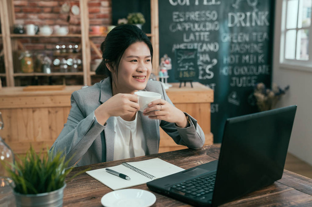 woman distance work during lunch in cafe bar. - Fotografie, Obrázek