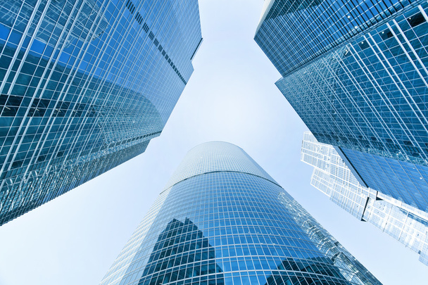 Вид на сталевий синій фон зі скла висотних будівельних хмарочосів
 - Фото, зображення