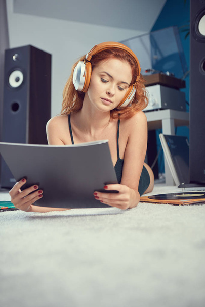 the image of resting sexy woman listening to vinyl - Foto, immagini