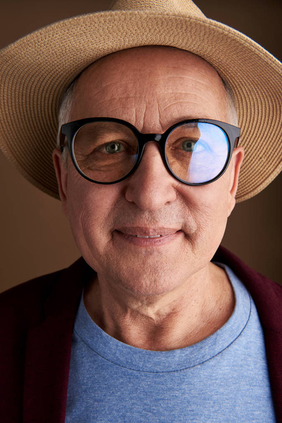 Portrait of joyful adult wearing straw hat and glasses - Фото, зображення