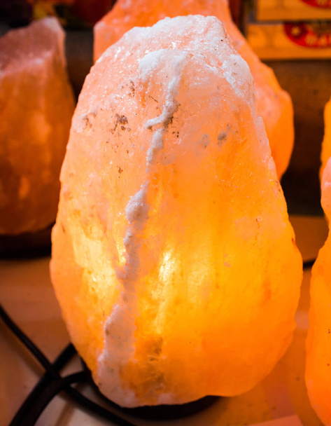 Гімалайський сіль лампа для здоров'я і благополуччя - Фото, зображення