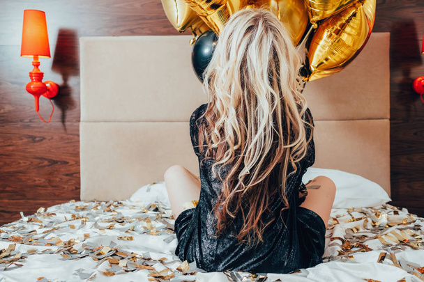 party free alone female bed confetti balloons - Φωτογραφία, εικόνα