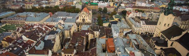 Panoramablick auf die alte europäische Stadt, Banner der Architektur von oben - Foto, Bild