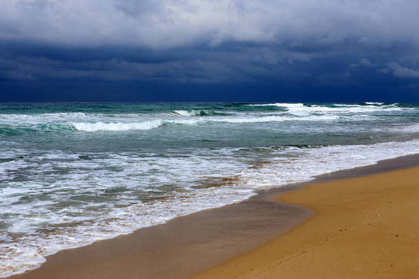 ακτή της Μεσογείου στη βόρεια του κράτους του Ισραήλ  - Φωτογραφία, εικόνα