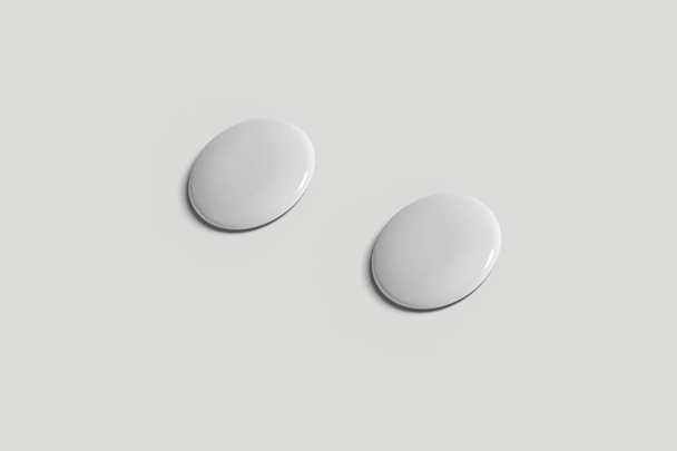 Blank white button badge stack mockup, isolated on soft gray background, clipping path, 3d rendering. Empty clear pin emblem mock up. Round plastic volunteer label. Vote sign design template.  - Fotografie, Obrázek