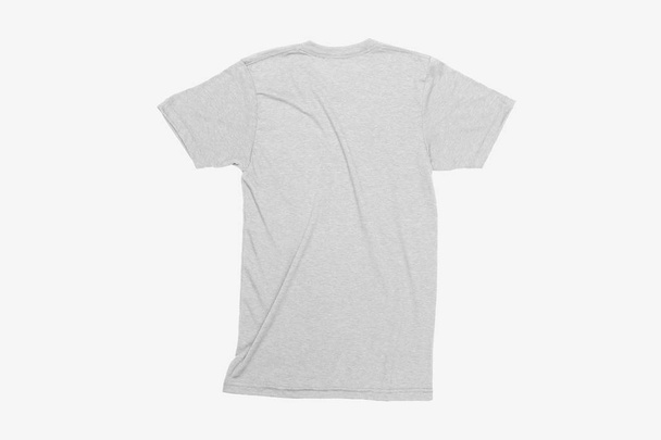 Camisetas em branco Mock-up em fundo cinza macio, vista frontal. Pronto para substituir seu projeto
. - Foto, Imagem