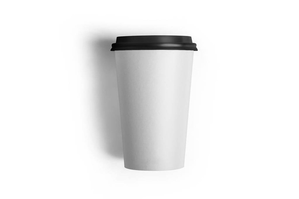Κενή Λευκή Βίβλο καφέ Κύπελλο με πλαστικό καπάκι πλαστή μέχρι απομονωμένη. Κενό πολυστυρολίου καφέ πίνοντας κούπα κοροϊδεύετε μπροστά προβολή. Σαφές απλό τσάι πάρει πακέτο. - Φωτογραφία, εικόνα