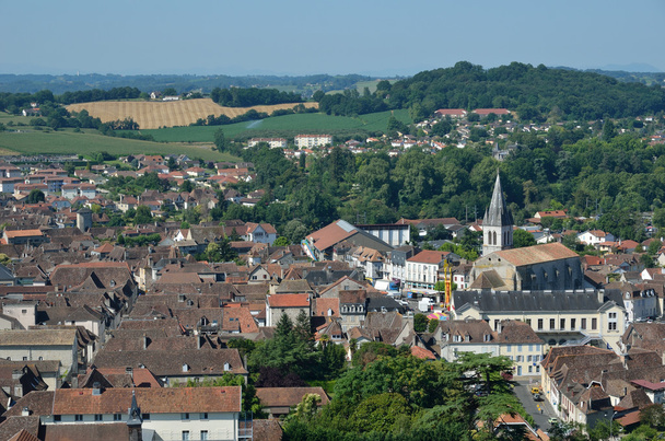 antike französische Stadt Orthez und ihre Vororte von oben - Foto, Bild