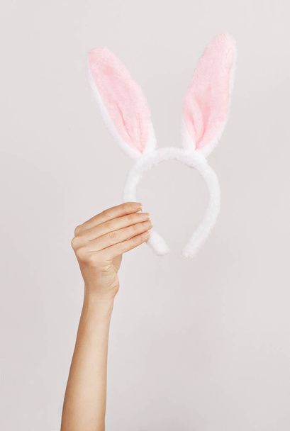 Easter concepts ,Hand hold ear - Фото, изображение