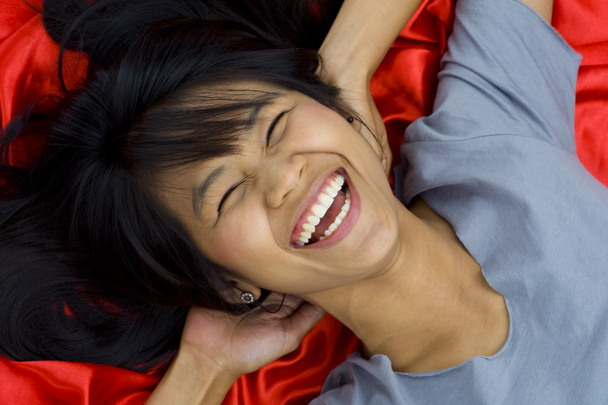 mooie, jonge Aziatische lachen - Foto, afbeelding