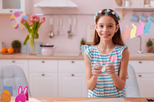 Pleased brunette girl spending time in the kitchen - Zdjęcie, obraz