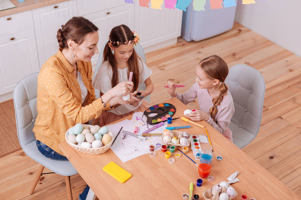 Low angle picture of happy family that painting eggs - Foto, Imagen