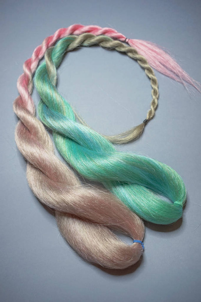 Salão de extensão de cabelo, Cabelo costurar em tranças finas, estilo africano
 - Foto, Imagem