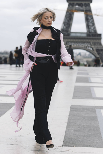 Paris, France - February 28, 2019: Street style outfit -  Caroline Vreeland before a fashion show during Paris Fashion Week - PFWFW19 - Foto, immagini