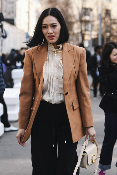 Paris, France - February 28, 2019: Street style outfit before a fashion show during Paris Fashion Week - PFWFW19 - Foto, afbeelding