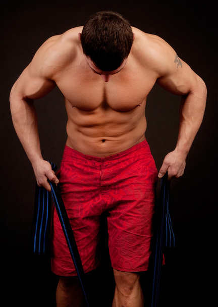 bodybuilder met touw - Foto, afbeelding