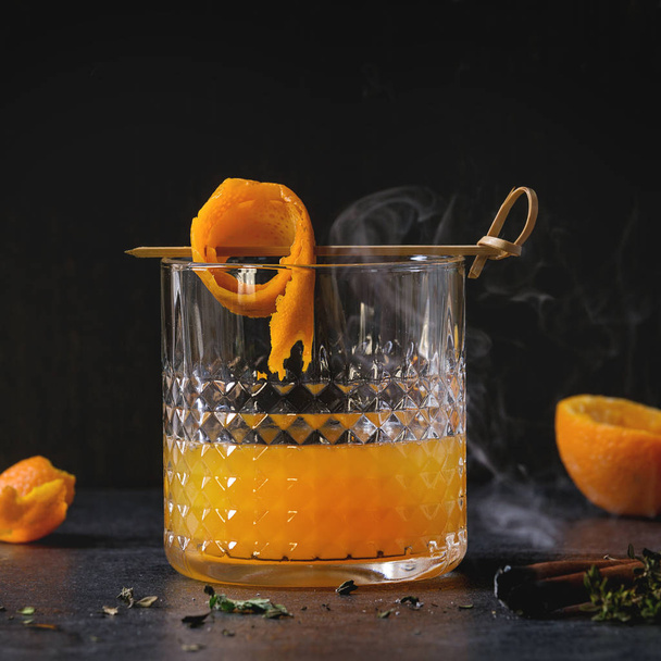 Ουίσκι πορτοκάλι κοκτέιλ - Φωτογραφία, εικόνα