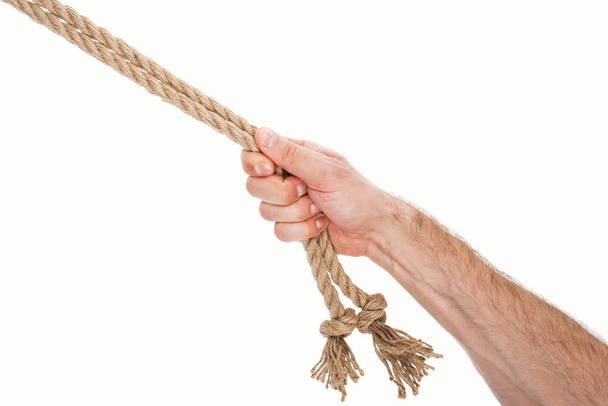 abgeschnittene Ansicht eines Mannes mit Jute-Seilen in der Hand, isoliert auf weiß  - Foto, Bild