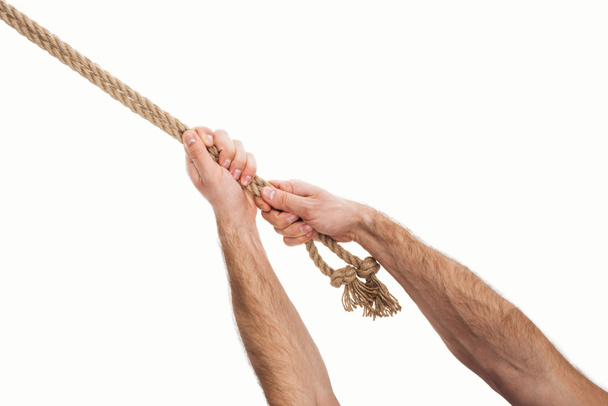 oříznutý pohled člověka drží jutové provazy v rukou izolované na bílém  - Fotografie, Obrázek