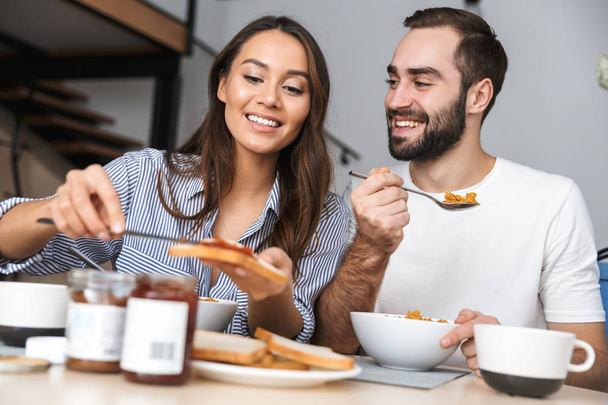 Happy multiethnic couple having breakfast - Zdjęcie, obraz
