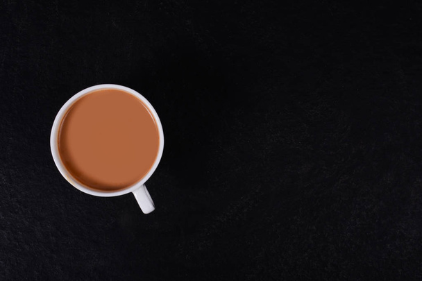 Чашка чаю, яку видно зверху на чорному тлі, копіювати простір
 - Фото, зображення