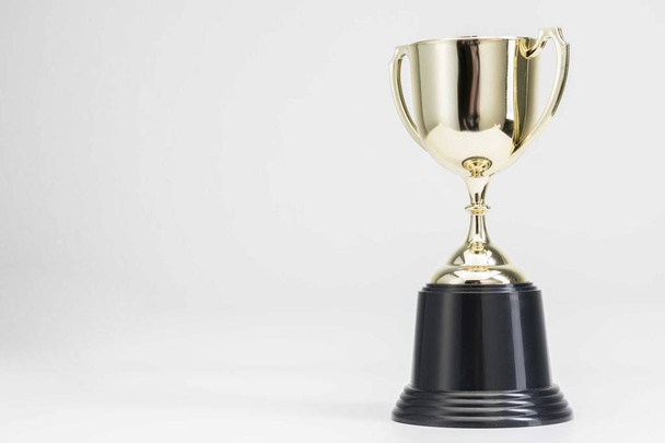 Кубок трофеев на белом фоне - Фото, изображение