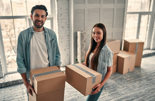Couple on moving day - Foto, Imagen