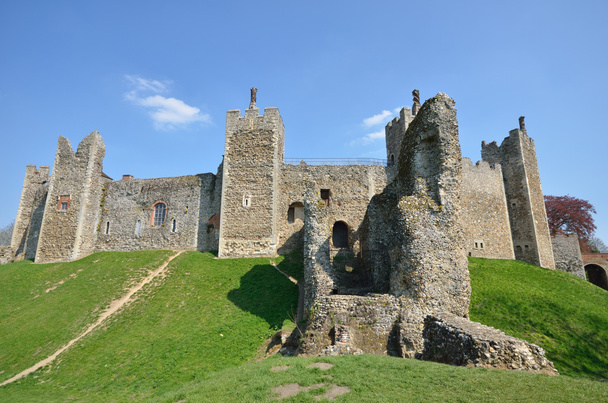 Замок з передньою стіною
 - Фото, зображення